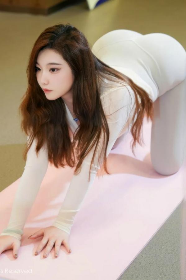   [XiuRen]高清写真图 2026.01.29 No.11289 小依依MM 紧身瑜伽裤第16张图片